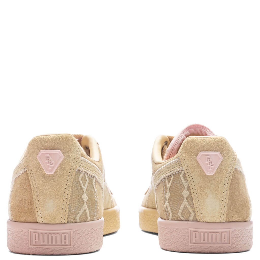 Puma x Dapper Dan Women's Clyde Pre-Game Runway - Croissant/Rose Dust